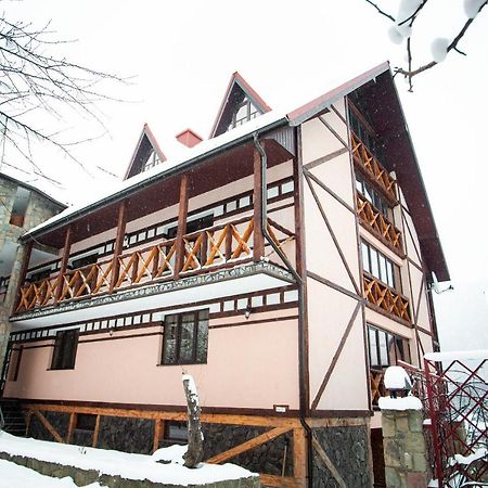 Guest House Arkan Yaremche Exterior photo