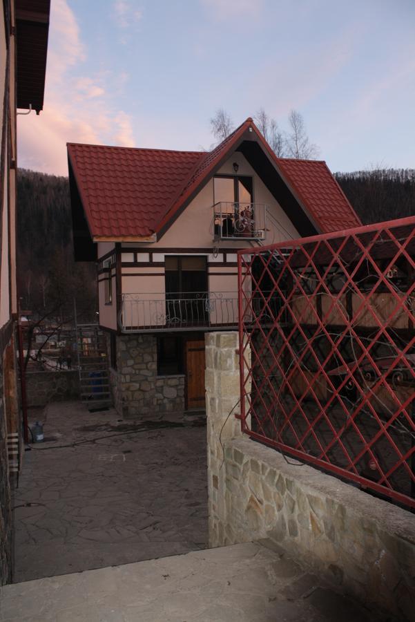 Guest House Arkan Yaremche Exterior photo