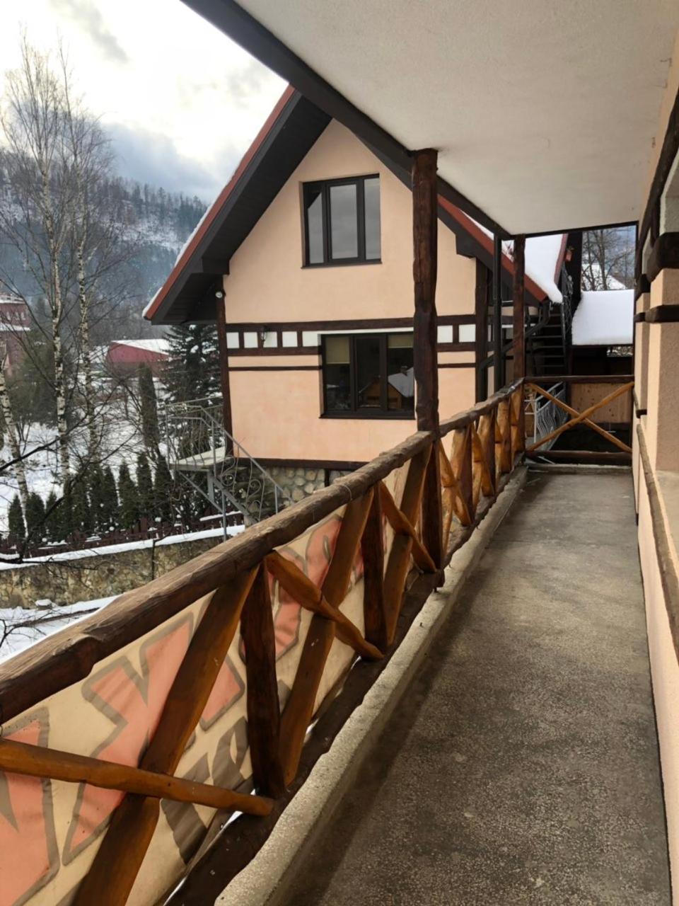 Guest House Arkan Yaremche Exterior photo